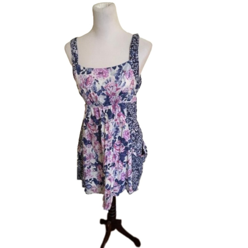 Darling floral apron dress with pockets